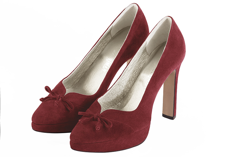 Escarpin habill rouge bordeaux Bout effil . Talon tr s haut